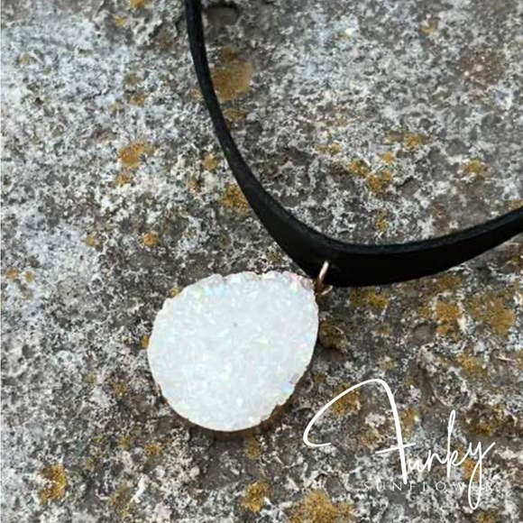 White Stone Choker Necklace - Picture 5 of 6